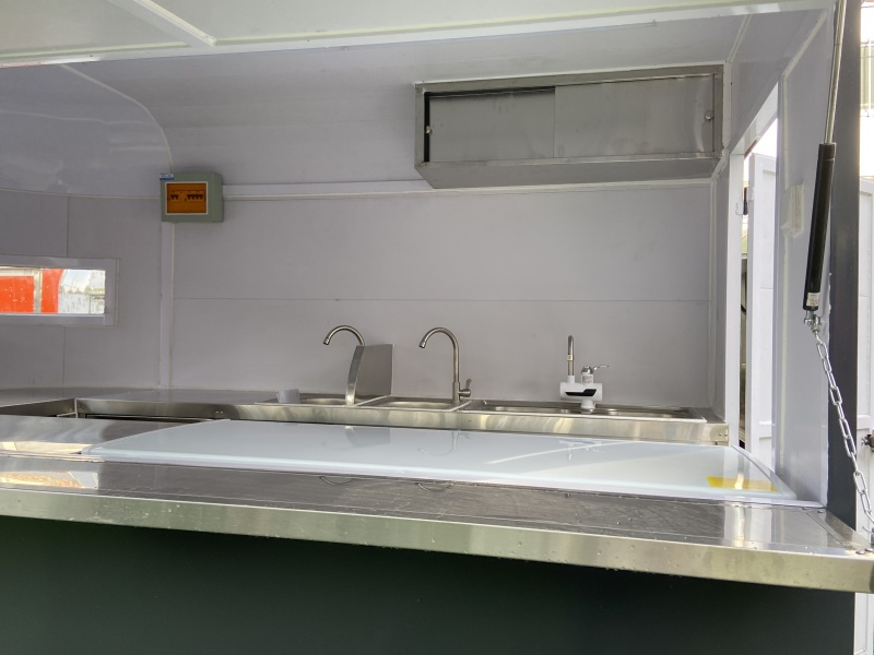 DARK GREY HORSE FOOD TRAILER5
