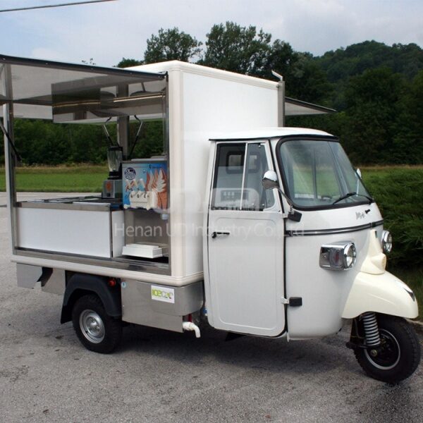 ICE CREAM PIAGGIO FOOD TRUCK