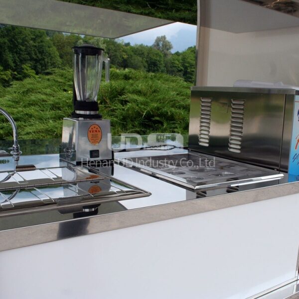 ICE CREAM PIAGGIO FOOD TRUCK