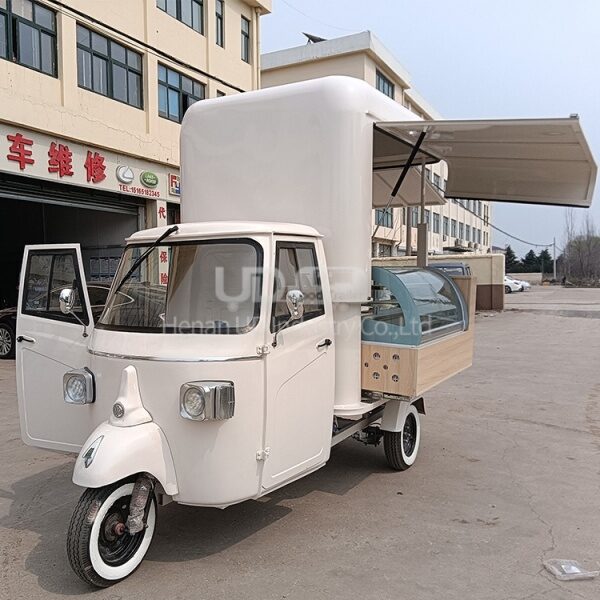 LIFTING PIAGGIO FOOD TRUCK