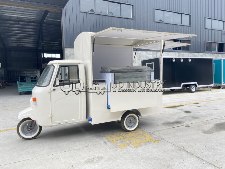 Electric Tricycle Food Truck: A Mobile Food Workshop in the City
