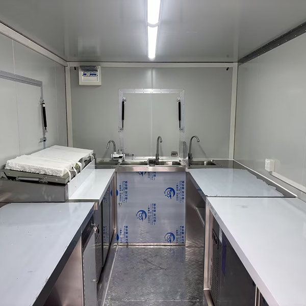 13FT RED SQUARE FOOD TRAILER WITH FENCE