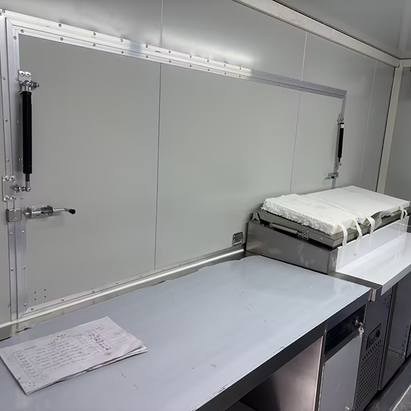 13FT RED SQUARE FOOD TRAILER WITH FENCE