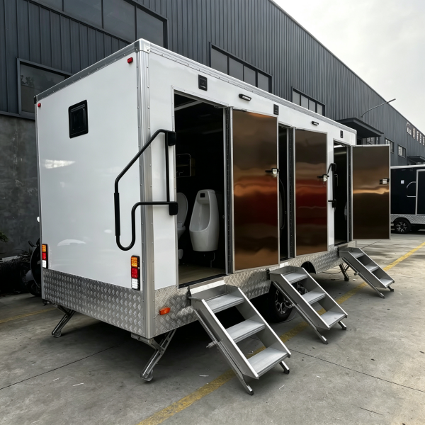 16.8FT 3 Stall White Luxury Restroom Trailer